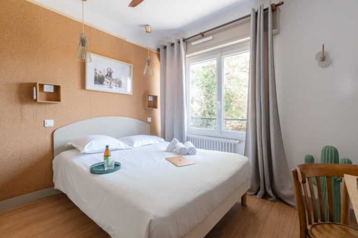 Chambre Confort avec vue sur le jardin à l'Hôtel Bistrot Fine à Anglet